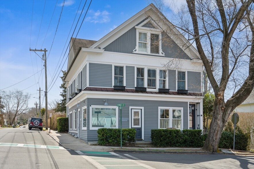 200 Division St, Sag Harbor, NY for lease - Building Photo - Image 2 of 23