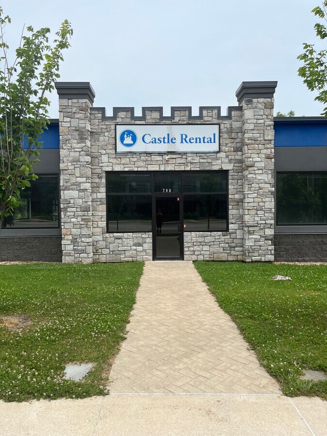 798 S School Ave, Fayetteville, AR 72701 Castle Rental