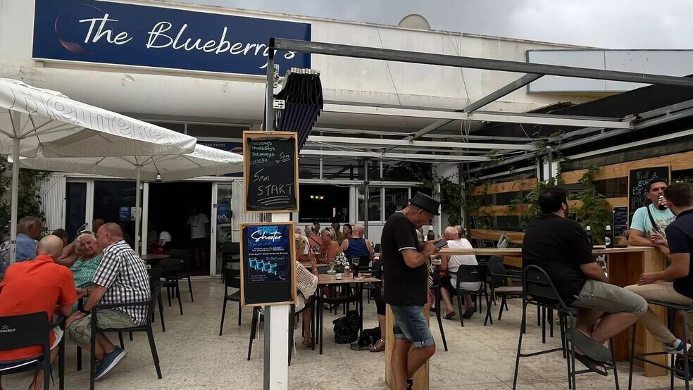 Retail in Benidorm, Alicante for lease - Building Photo - Image 2 of 5