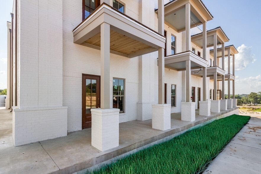 1343 N Lamar Blvd, Oxford, MS for lease - Building Photo - Image 3 of 7