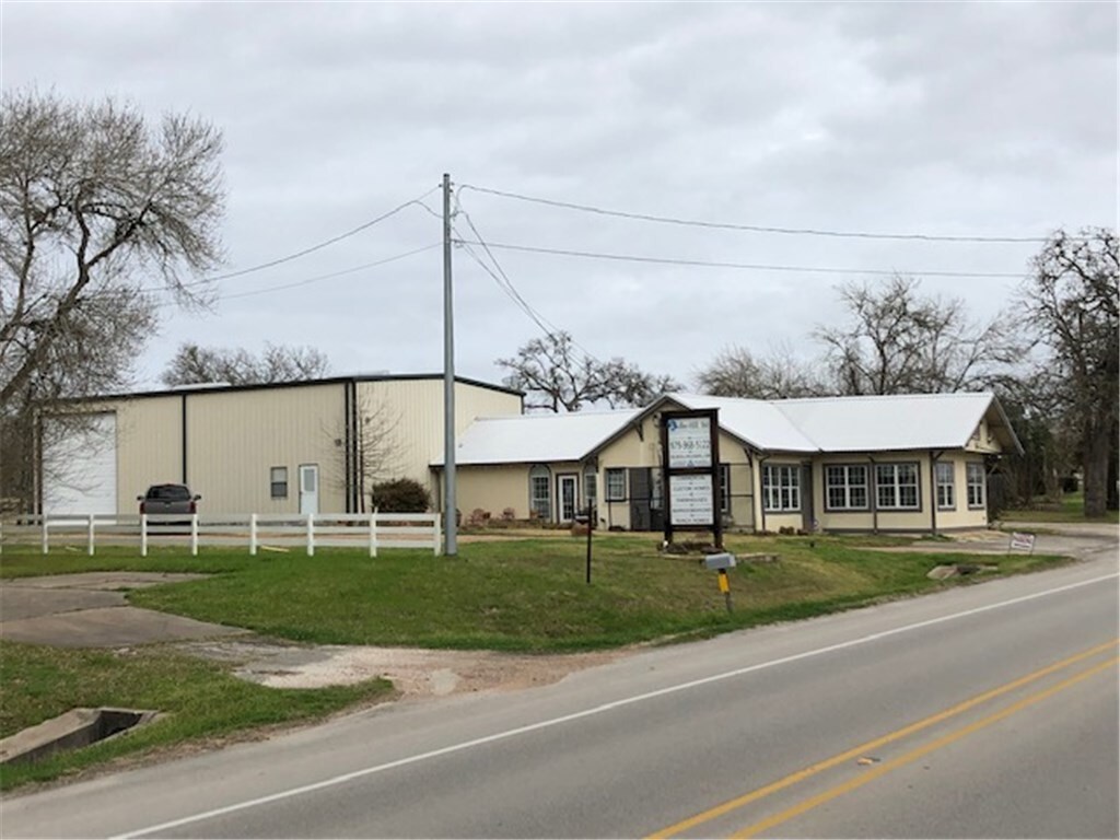 2004 S Us Highway 77, La Grange, TX for sale Primary Photo- Image 1 of 1