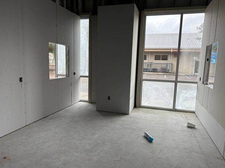 2255 Dunn Ave, Jacksonville, FL for lease - Interior Photo - Image 2 of 10