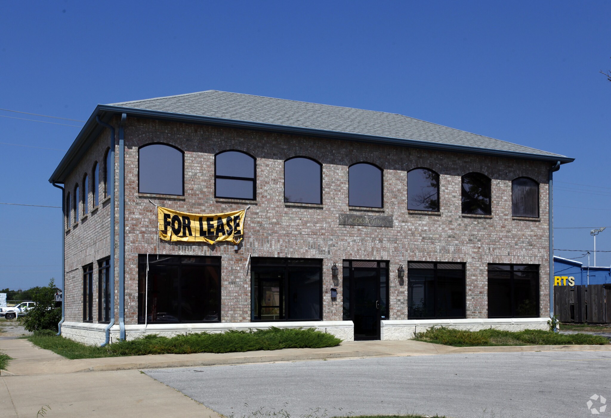 223 S Lynn Riggs Blvd, Claremore, OK for lease Primary Photo- Image 1 of 14