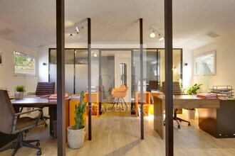 Office in Lyon for lease Interior Photo- Image 2 of 7