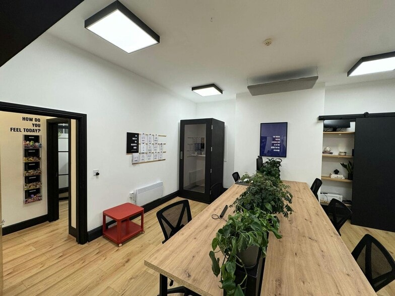 46 High St, Market Harborough for lease - Interior Photo - Image 2 of 4