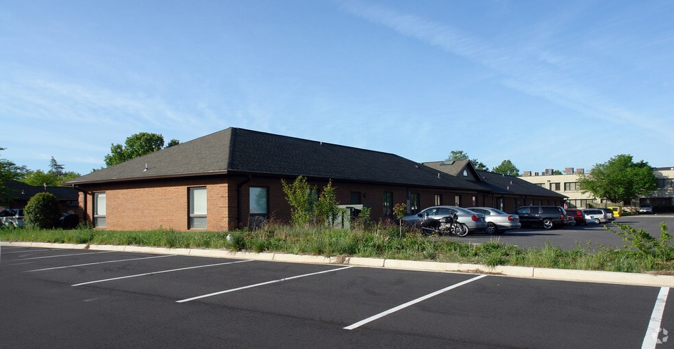 9304-9306 Forest Point Cir, Manassas, VA for lease - Building Photo - Image 2 of 3