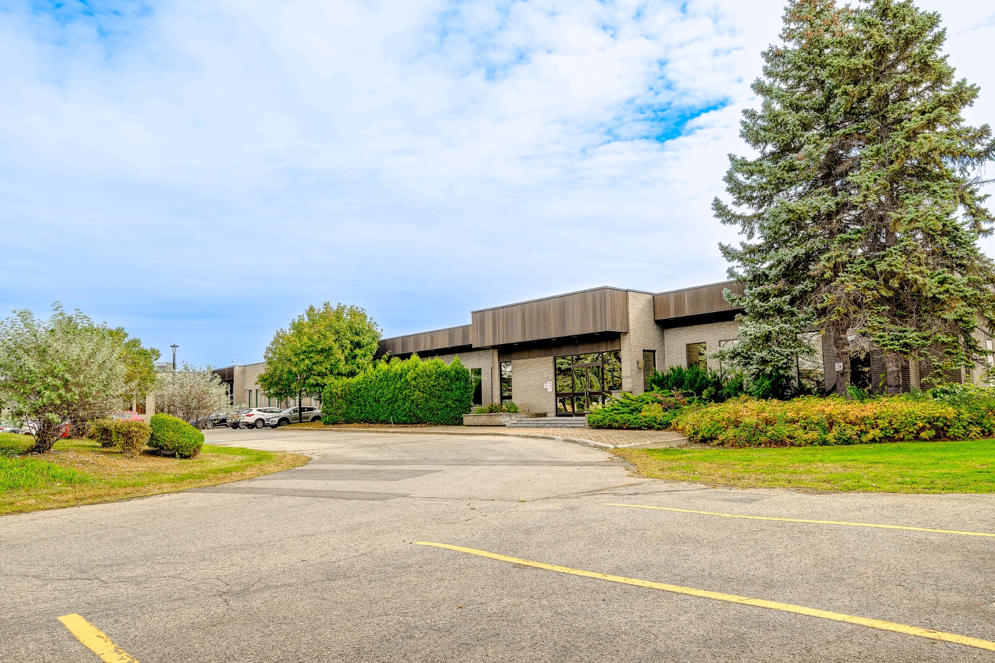 6320-6380 Ch de la Côte-de-Liesse, Montréal, QC for lease Building Photo- Image 1 of 17