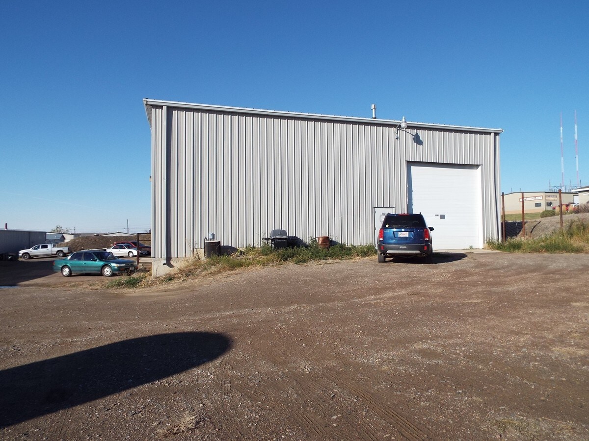 2617 17th St, Black Eagle, MT 59414