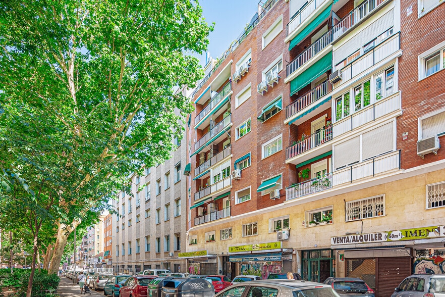 Retail in Madrid, Madrid for lease - Building Photo - Image 1 of 2