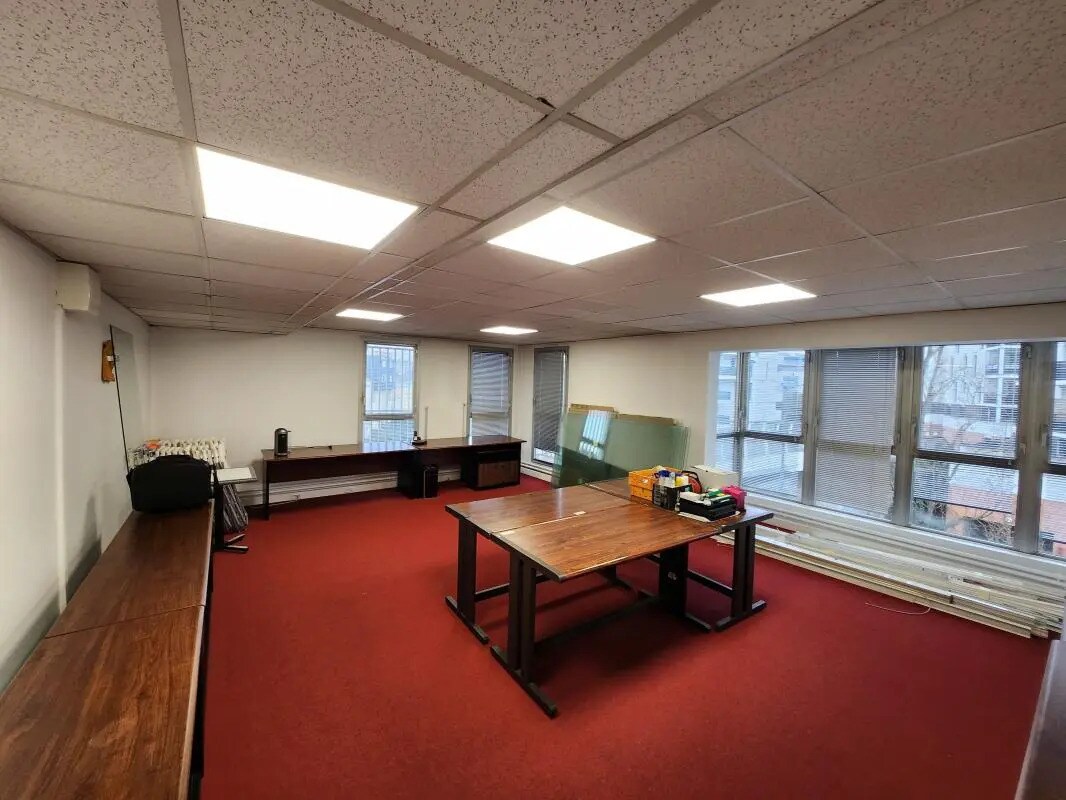 8 Place Du Ponceau, Cergy for sale Interior Photo- Image 1 of 6