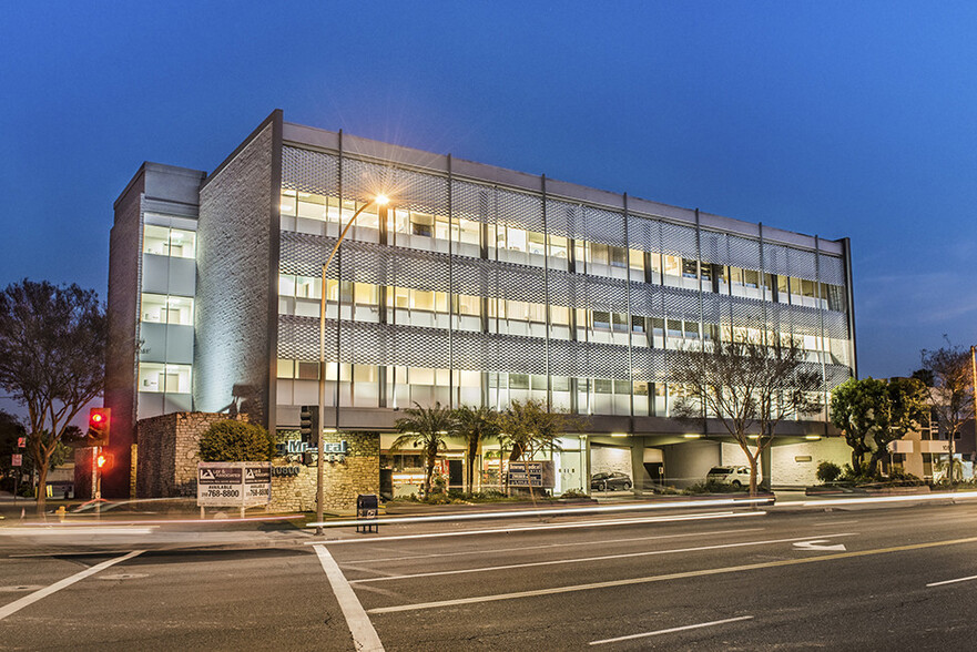 10800 Paramount Blvd, Downey, CA for lease - Building Photo - Image 1 of 11