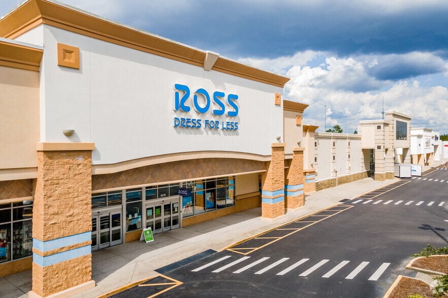 6200-6290 Commerce Palms Blvd, Tampa Palms, FL for lease - Building Photo - Image 2 of 10