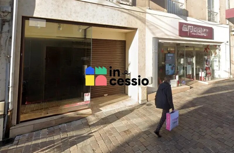 Retail in Le Mans for lease - Building Photo - Image 1 of 5