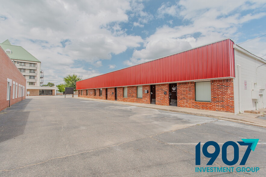 320 W Main St, Norman, OK for lease - Building Photo - Image 3 of 4