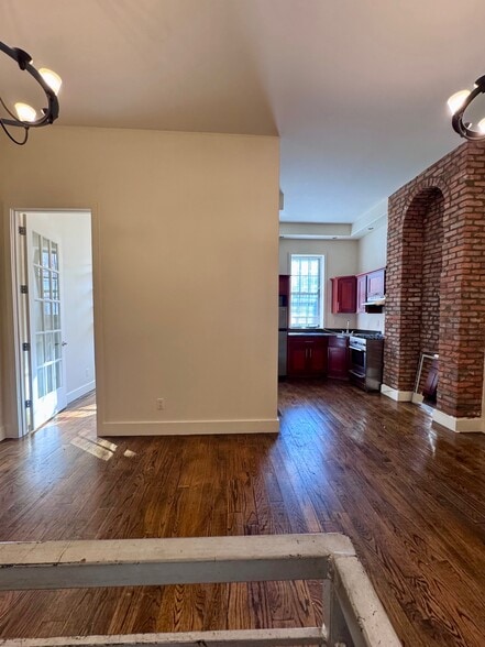 237 Jefferson St, Brooklyn, NY for lease - Building Photo - Image 2 of 11