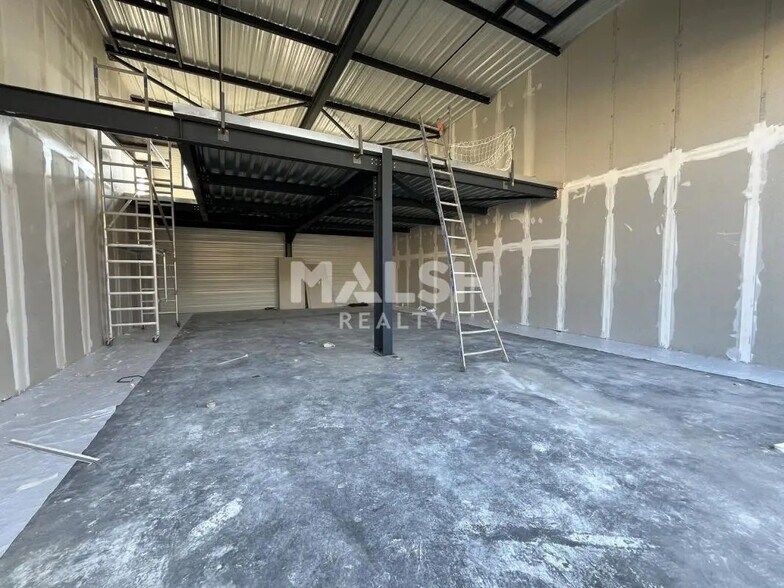 Retail in Limas for lease - Building Photo - Image 1 of 13