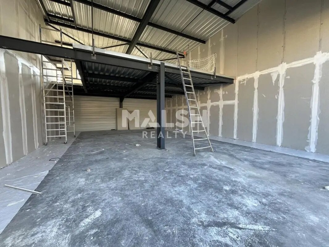 Retail in Limas for lease Building Photo- Image 1 of 14