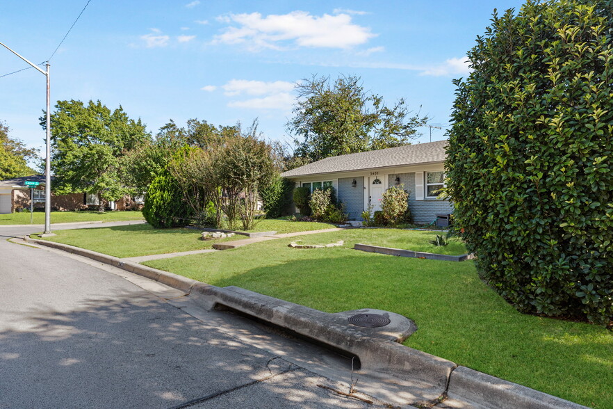 2829 Larkin Ave, Fort Worth, TX for sale - Building Photo - Image 2 of 3