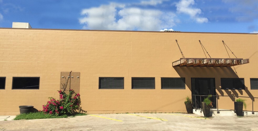 103 Circle Way St, Lake Jackson, TX for sale - Building Photo - Image 1 of 1