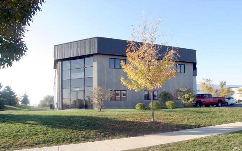 3985 Commerce Dr, St Charles, IL for sale Building Photo- Image 1 of 1