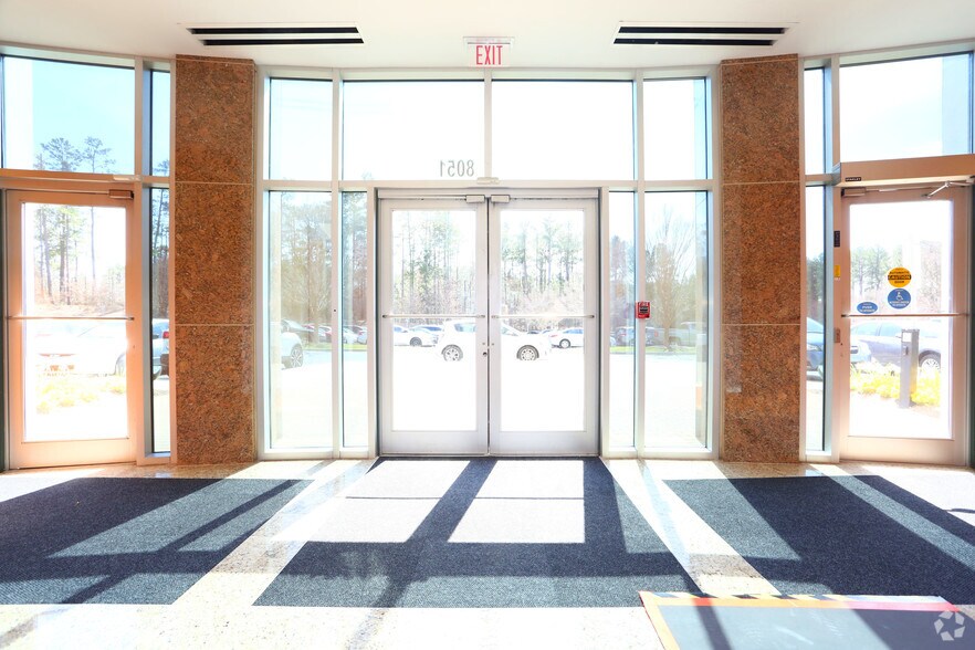 8051 Arco Corporate Dr, Raleigh, NC for lease - Interior Photo - Image 2 of 4