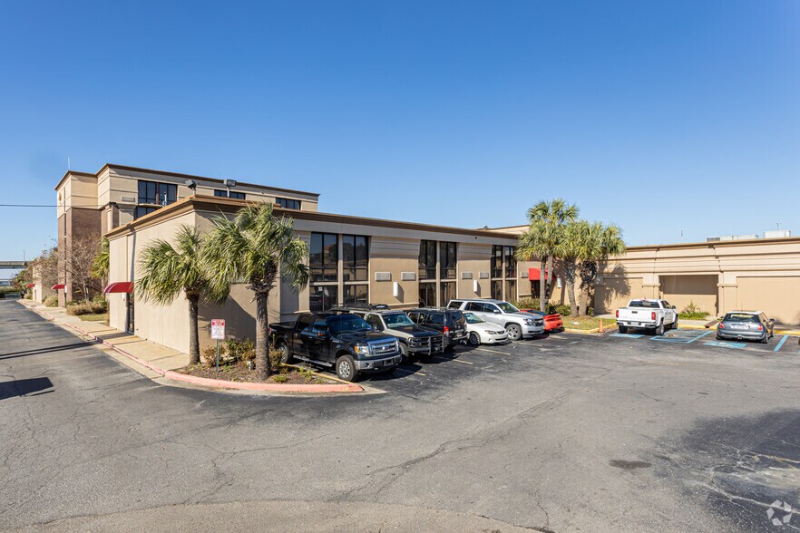 2829 Williams Blvd, Kenner, LA 70062 Clarion Hotel New Orleans Airport