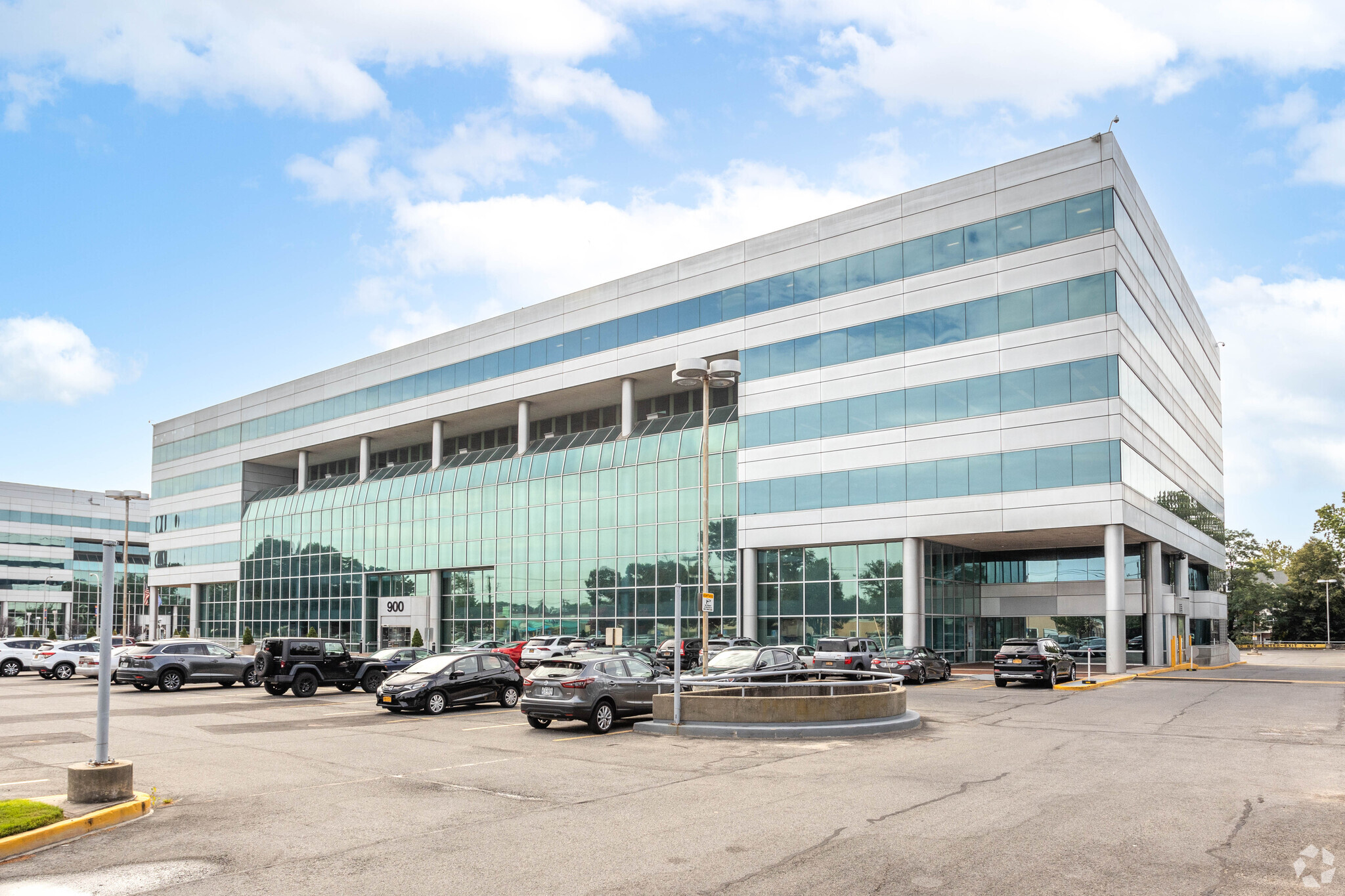 990 Stewart Ave, Garden City, NY for lease Building Photo- Image 1 of 6