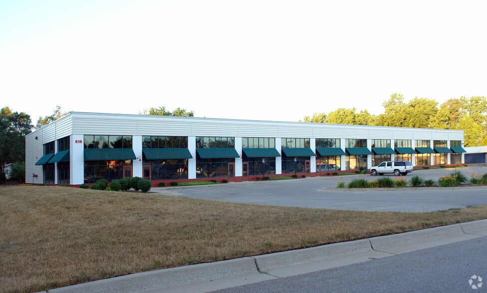 616 44th St SE, Grand Rapids, MI for sale - Primary Photo - Image 1 of 1