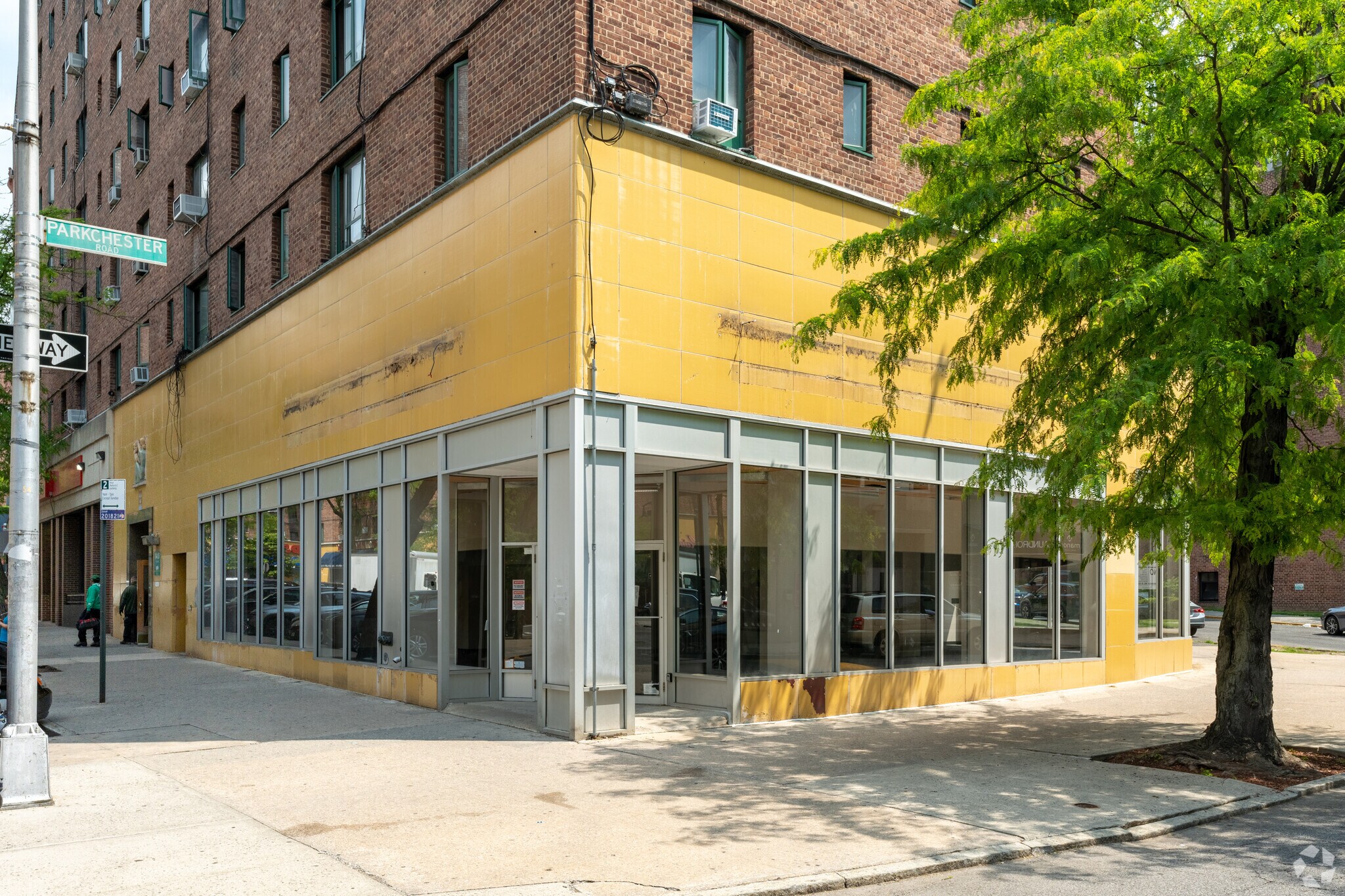 14101491 Metropolitan Ave, Bronx, NY 10462 Parkchester Retail District