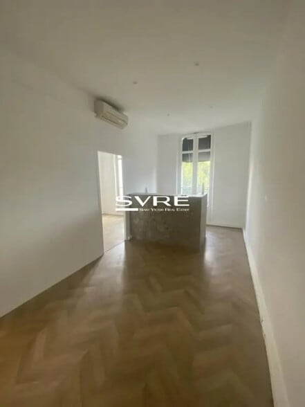 Office in Marseille for lease - Interior Photo - Image 2 of 9