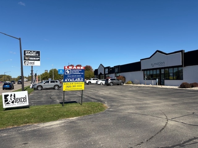 920 N Westhill Blvd, Appleton, WI for lease - Building Photo - Image 2 of 27