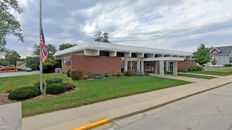 1225 Fond Du Lac Ave, Kewaskum, WI for sale - Building Photo - Image 1 of 1