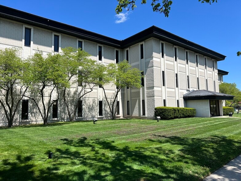 20500 Eureka Rd, Taylor, MI for lease - Building Photo - Image 3 of 7