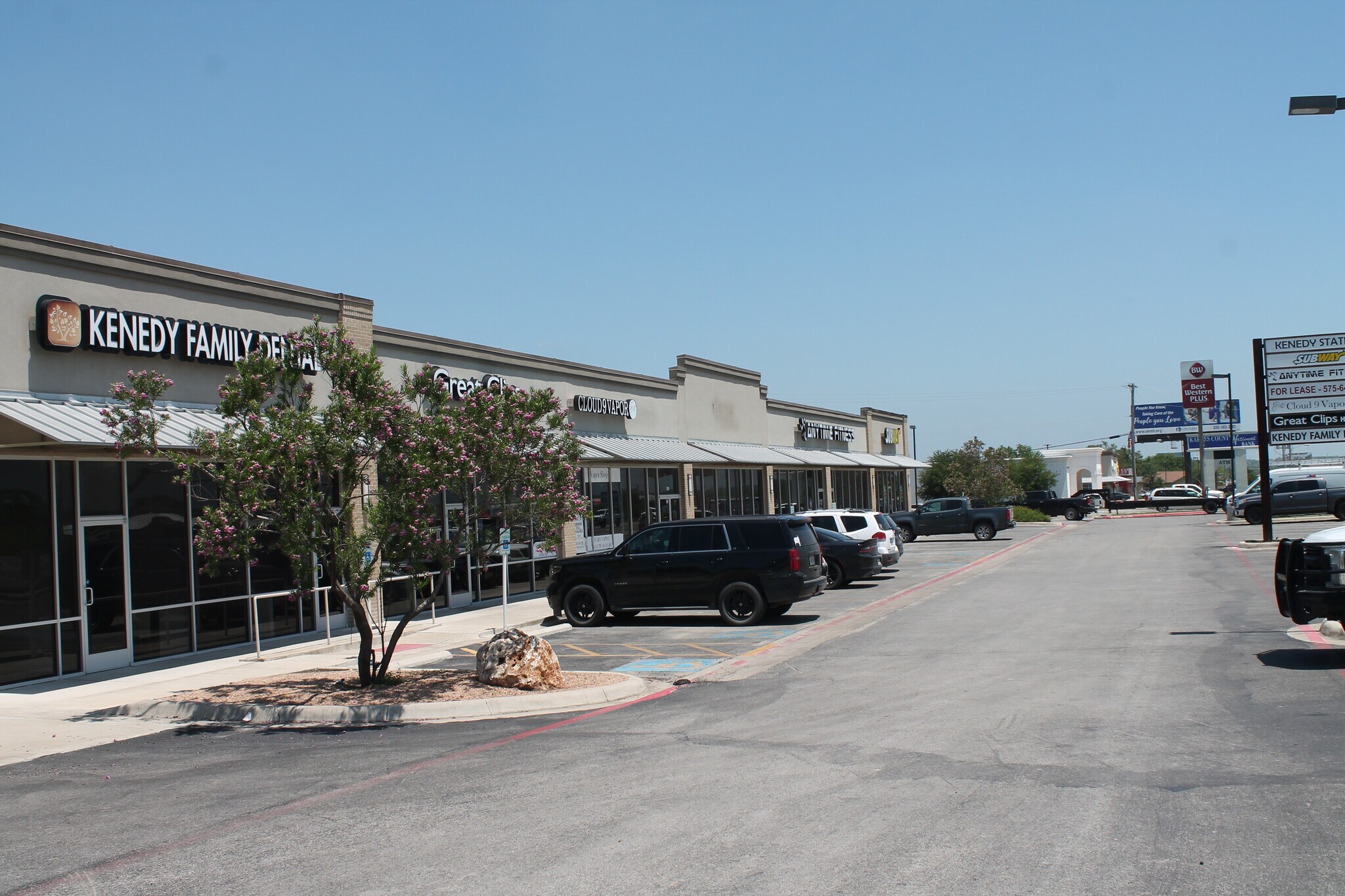 131 Business Park Dr, Kenedy, TX 78119 Retail for Lease