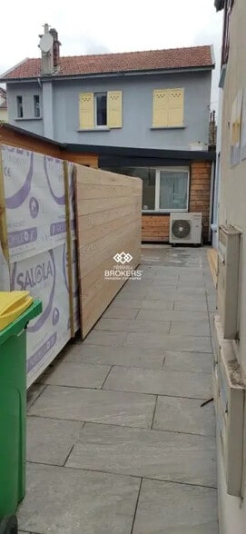 Office in Grenoble for lease - Building Photo - Image 3 of 17