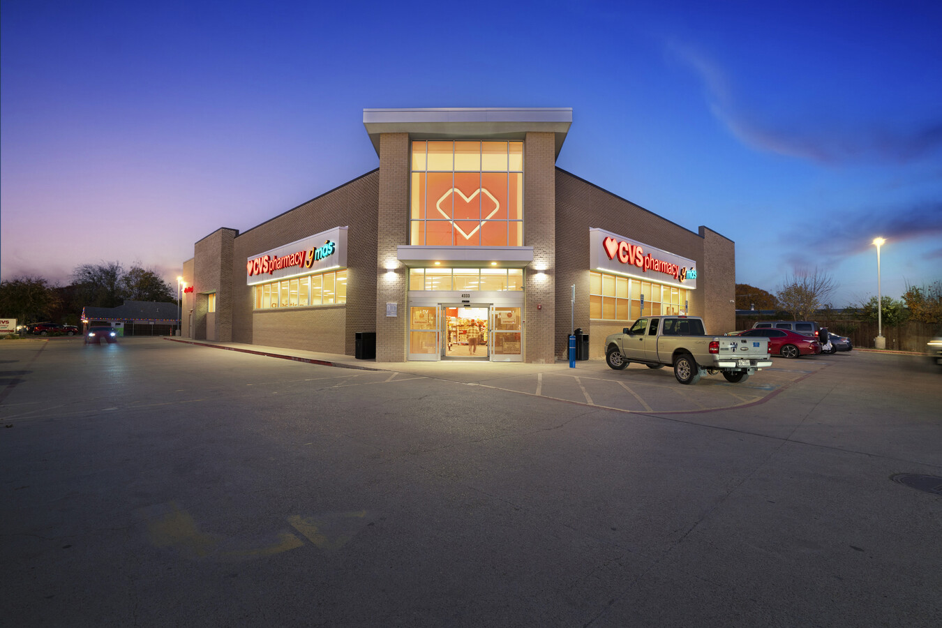 4333 W Jefferson Blvd, Dallas, TX 75211