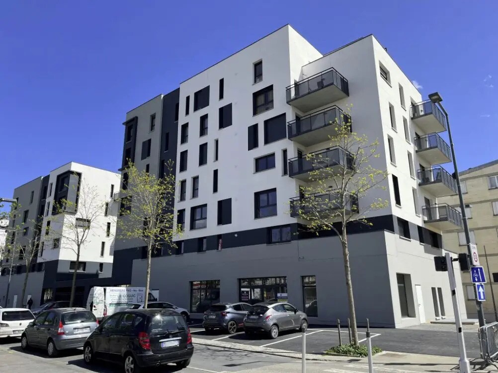 Retail in Caen for sale Building Photo- Image 1 of 6