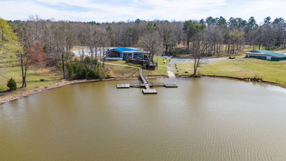 Water's Edge Dock and Grill Portfolio portfolio of 3 properties for sale on LoopNet.com - Building Photo - Image 3 of 7