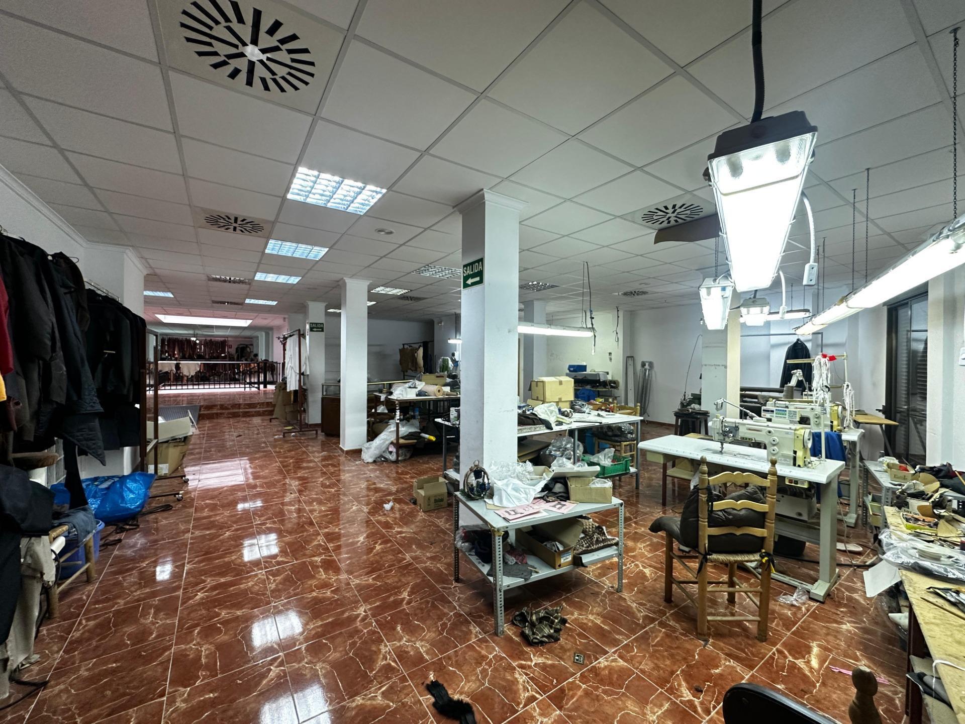 Avinguda País Valencia, 1, Llombai, Valencia for sale Building Photo- Image 1 of 24