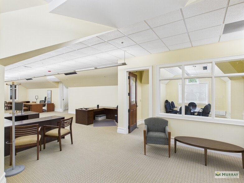 411 W Main St, St Charles, IL for lease - Interior Photo - Image 2 of 10