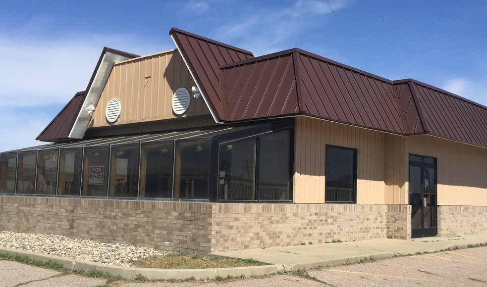 1101 W Main St, Elk Point, SD for sale - Primary Photo - Image 1 of 1