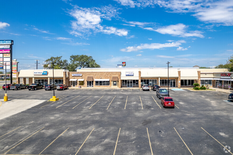 7007 Bandera Rd, San Antonio, TX for lease - Building Photo - Image 3 of 8