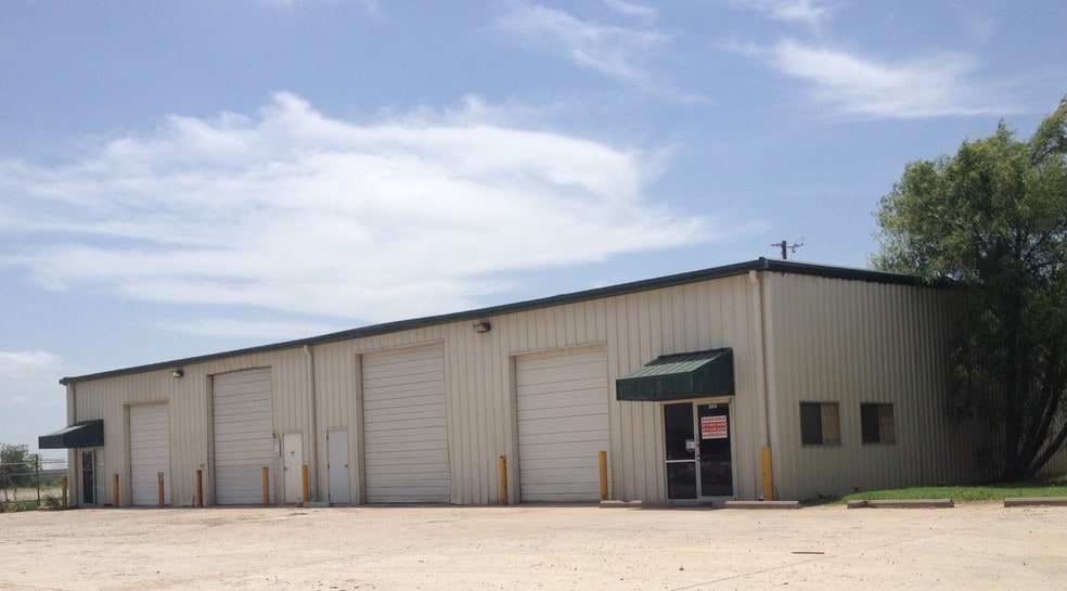 880 Blue Mound Rd W, Haslet, TX for lease - Building Photo - Image 1 of 1