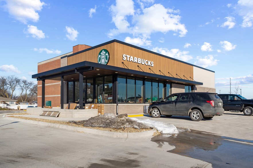 2123 Kimball Ave, Waterloo, IA for sale - Building Photo - Image 1 of 1