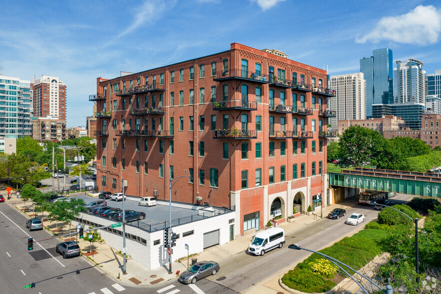 1550 S Indiana Ave, Chicago, IL for lease - Building Photo - Image 1 of 55