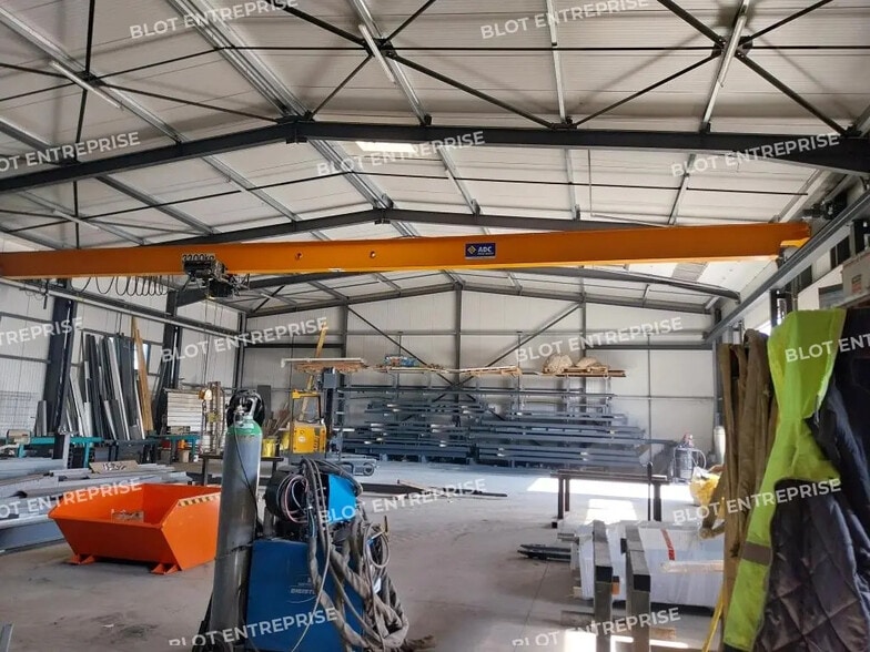 Office in Arzal for lease - Building Photo - Image 2 of 4