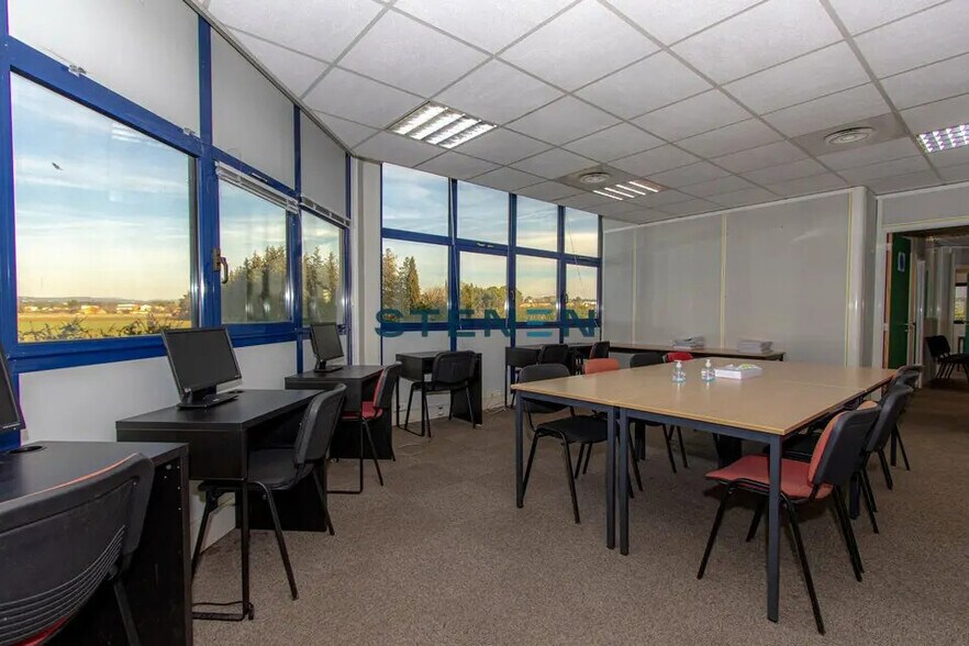 Office in Aix-en-Provence for sale - Interior Photo - Image 2 of 11