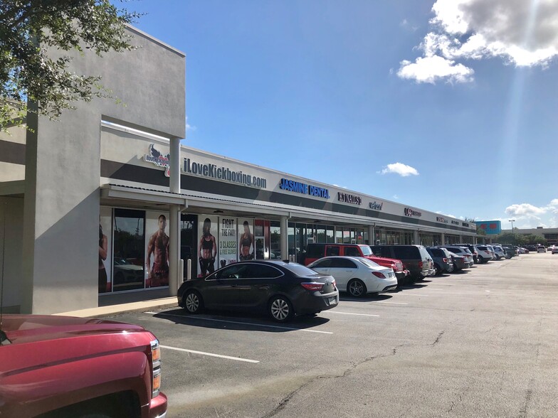 337-701 W Parkwood Ave, Friendswood, TX for lease - Building Photo - Image 3 of 6