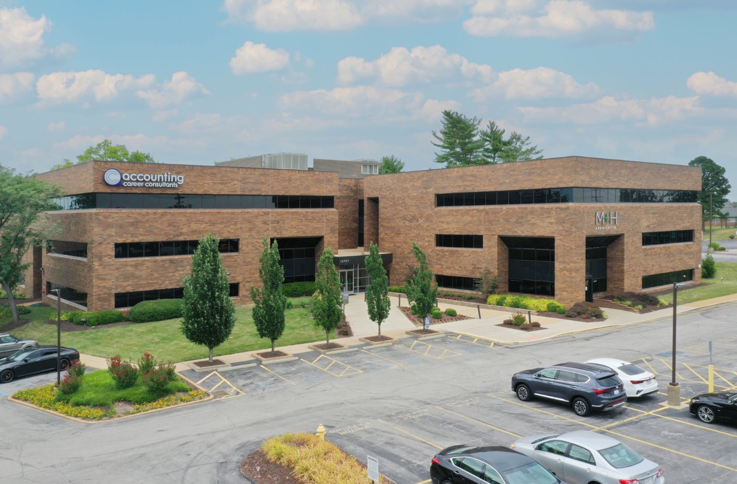 12747 Olive Blvd, Creve Coeur, MO for lease Building Photo- Image 1 of 11