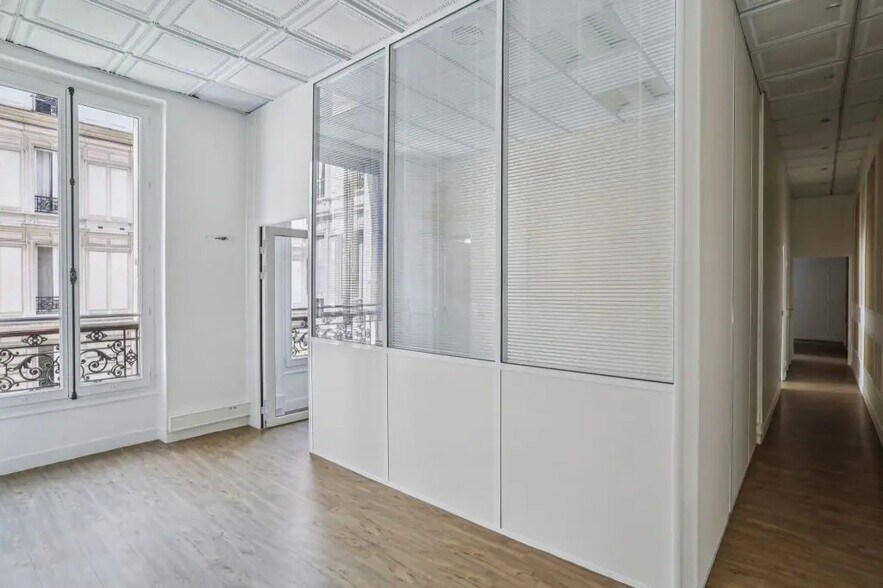 63 Rue De Ponthieu, Paris for lease - Building Photo - Image 3 of 12